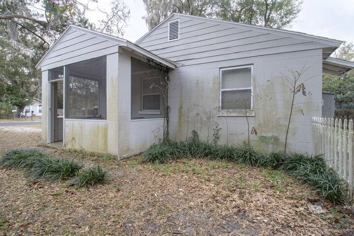 Property Photo:  3230 NW 11th Street  FL 32609 