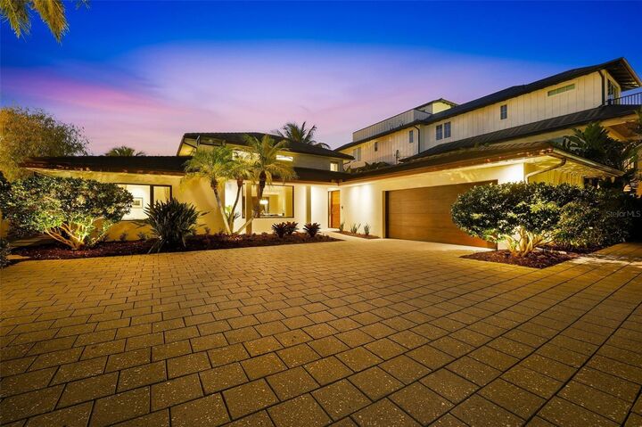 Property Photo: 541 S Washington Drive FL 34236