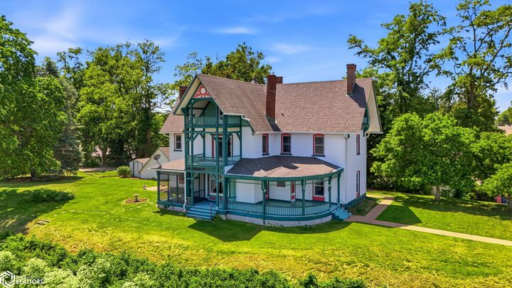 Property Photo:  201 Spring Street  IA 52601 