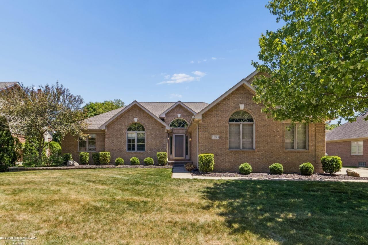 Property Photo:  52688 Clinton Oak Lane  MI 48316 