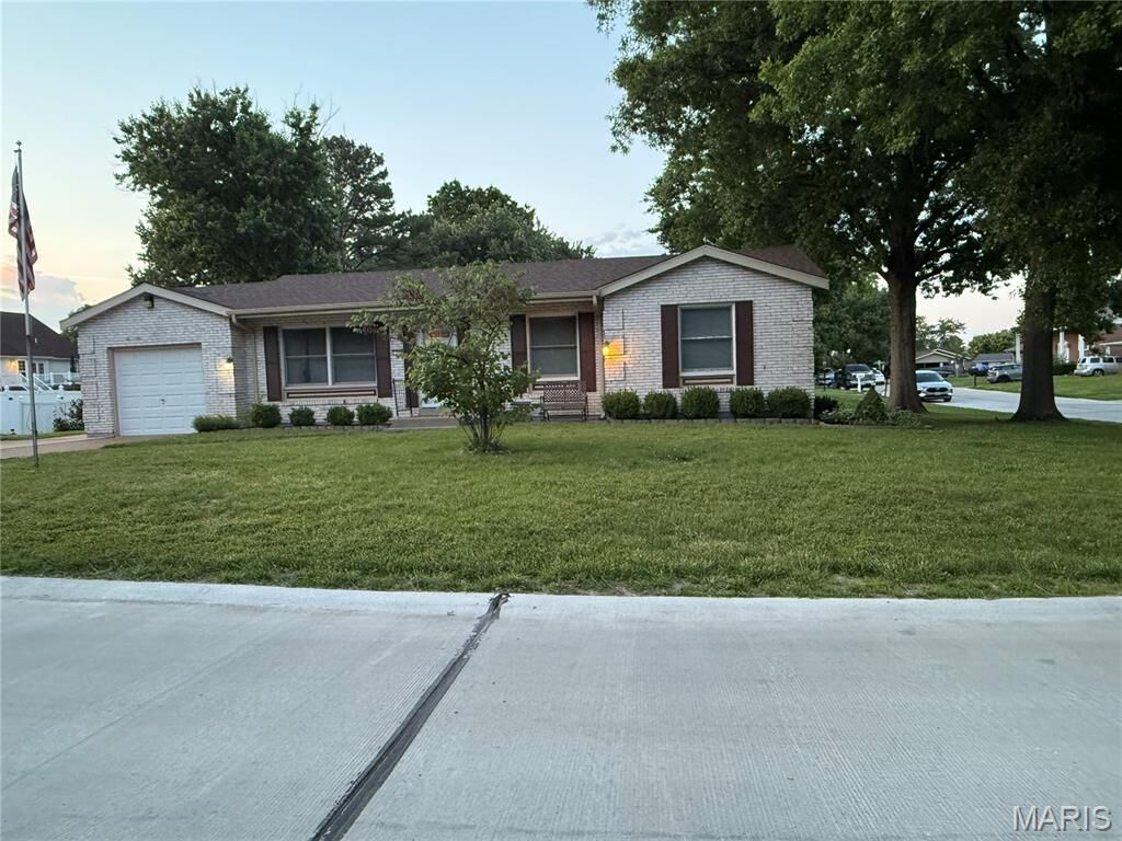 Property Photo:  