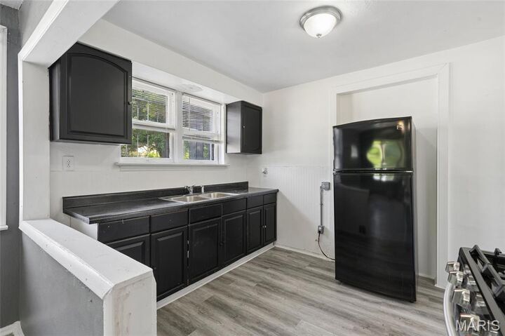 Property Photo:  837 Wall Street  MO 63147 