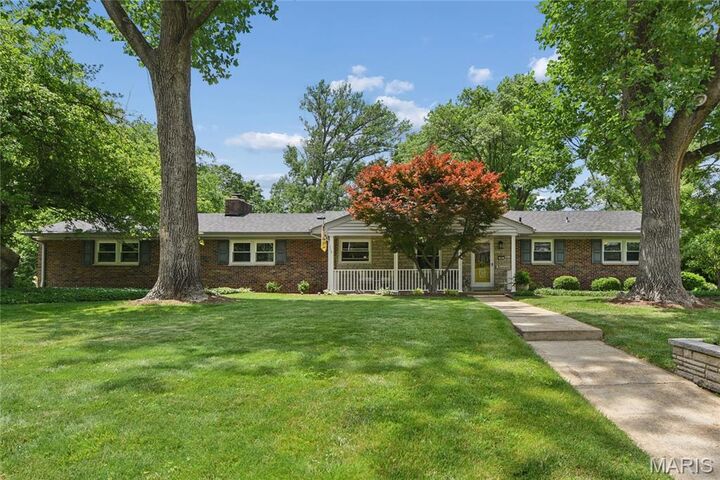 Property Photo:  527 Fairways Circle  MO 63141 