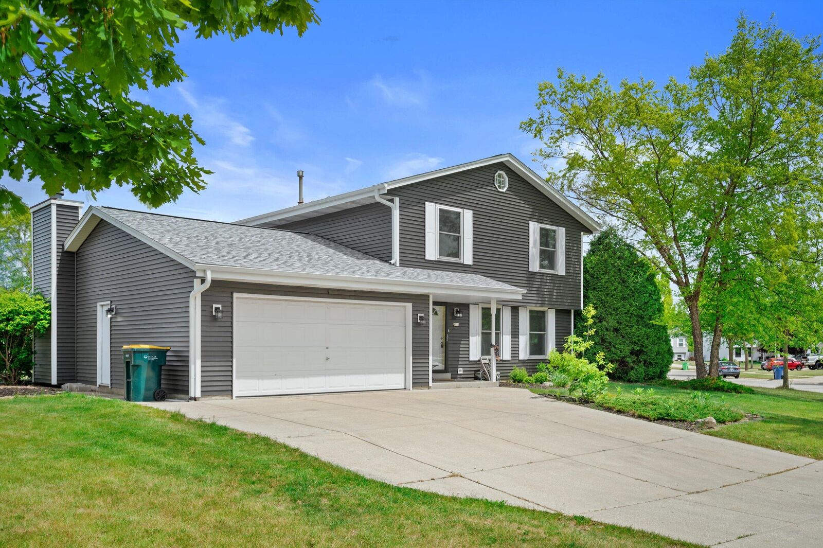 Property Photo: 8730 S Fieldpointe Dr WI 53154