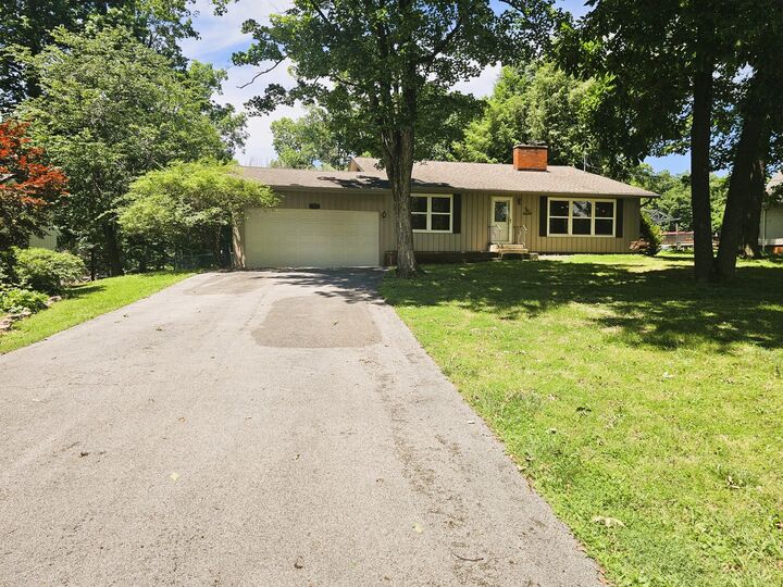 Property Photo:  705 Lake Park Road  IL 62864 