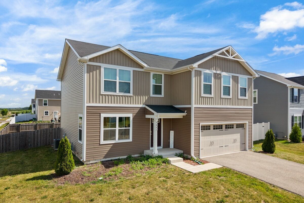 Property Photo:  552 Dawns End  IL 60140 