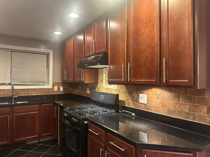Property Photo: 2205 W Highland Avenue 1N IL 60659