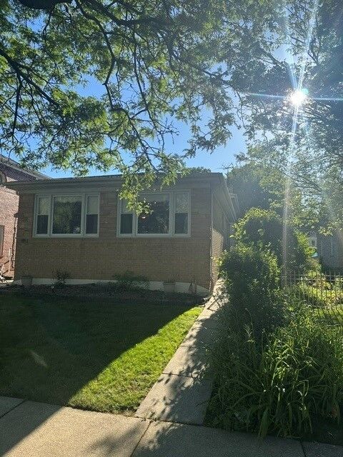 Property Photo:  6034 N Bernard Street  IL 60659 