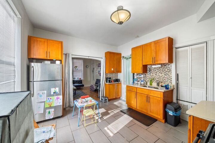 Property Photo:  928 S Claremont Avenue 1R  IL 60612 