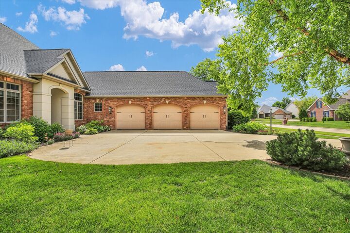 Property Photo: 4905 Peifer Lane IL 61822