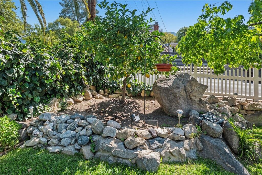 Property Photo: 10739 Helendale CA 91042
