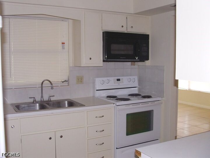 Property Photo: 217 Jayview Avenue FL 33936