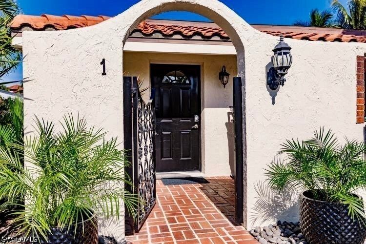 Property Photo:  1455 Curlew Avenue 1  FL 34102 