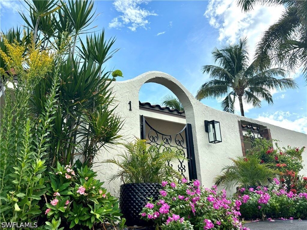 Property Photo:  1455 Curlew Avenue 1  FL 34102 
