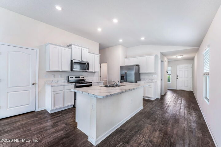 Property Photo: 8342 Meadow Walk Lane FL 32256