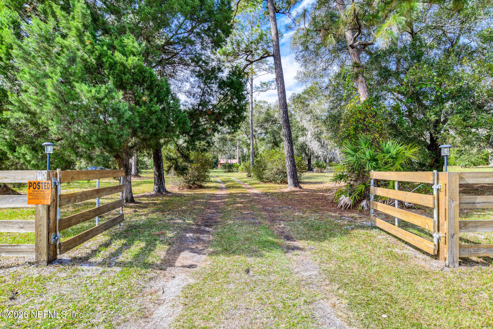 Property Photo:  751 N Highway 17  FL 32177 