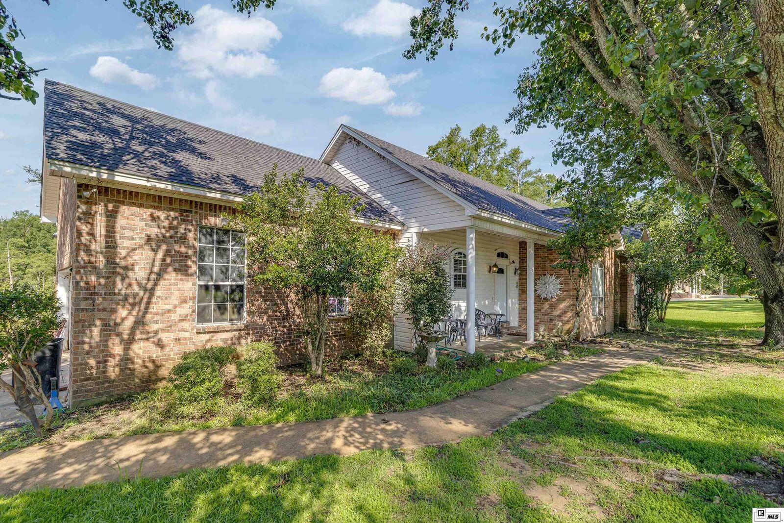 Property Photo:  305 Bayou Oaks Drive  LA 71203 