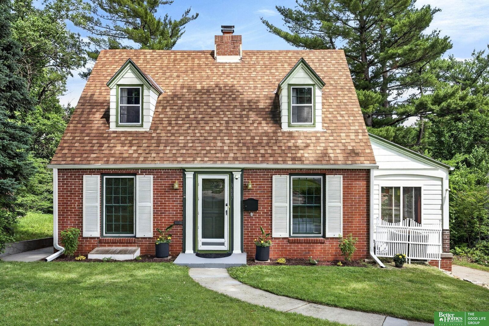 Property Photo: 3607 N 49 Street NE 68104
