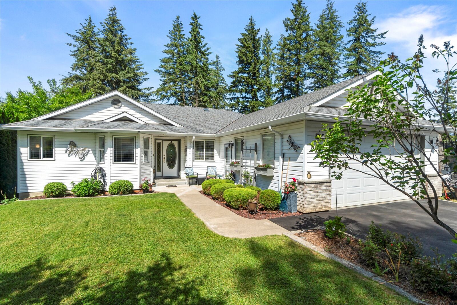 Property Photo: 2215 Lakeview Drive BC V0E 2W2