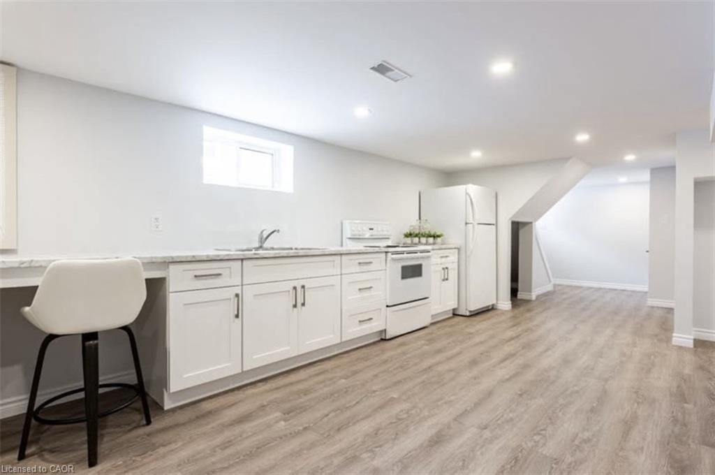Property Photo:  169 Wallace Avenue S Lower  ON L3B 1R4 