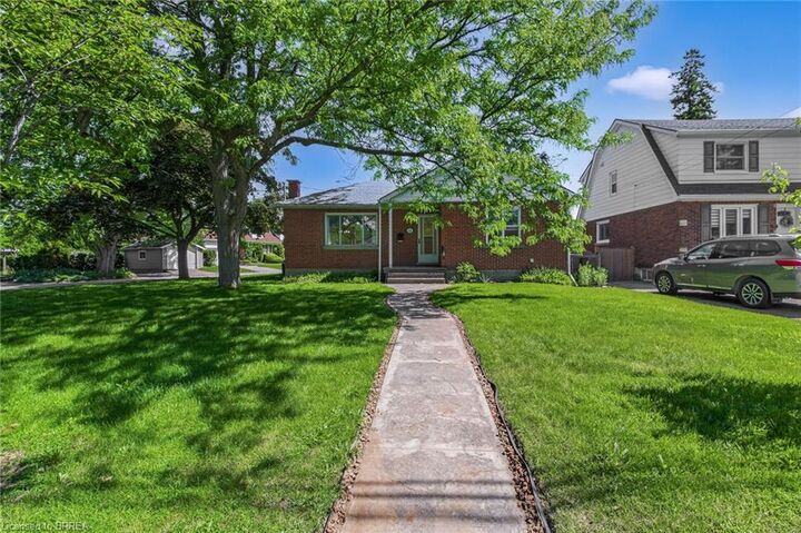 Property Photo:  309 Terrace Hill Street  ON N3R 1H2 