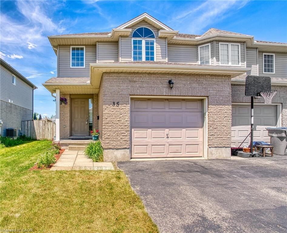 Property Photo:  35 Lady Court  ON N4X 1E5 