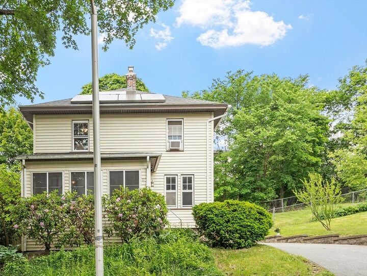 Property Photo:  11 Wakefield St  MA 01605 