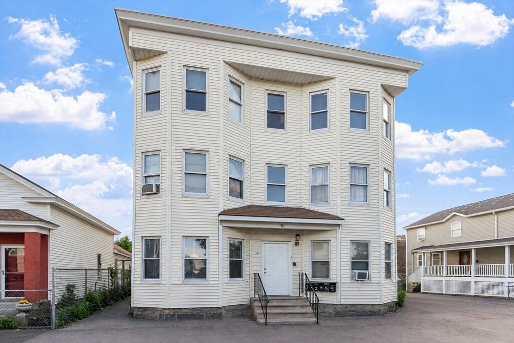 Property Photo:  10 Kempton Ct  MA 01841 