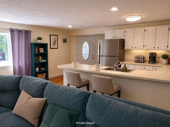 Property Photo:  4 Minuteman Dr 1  MA 01730 