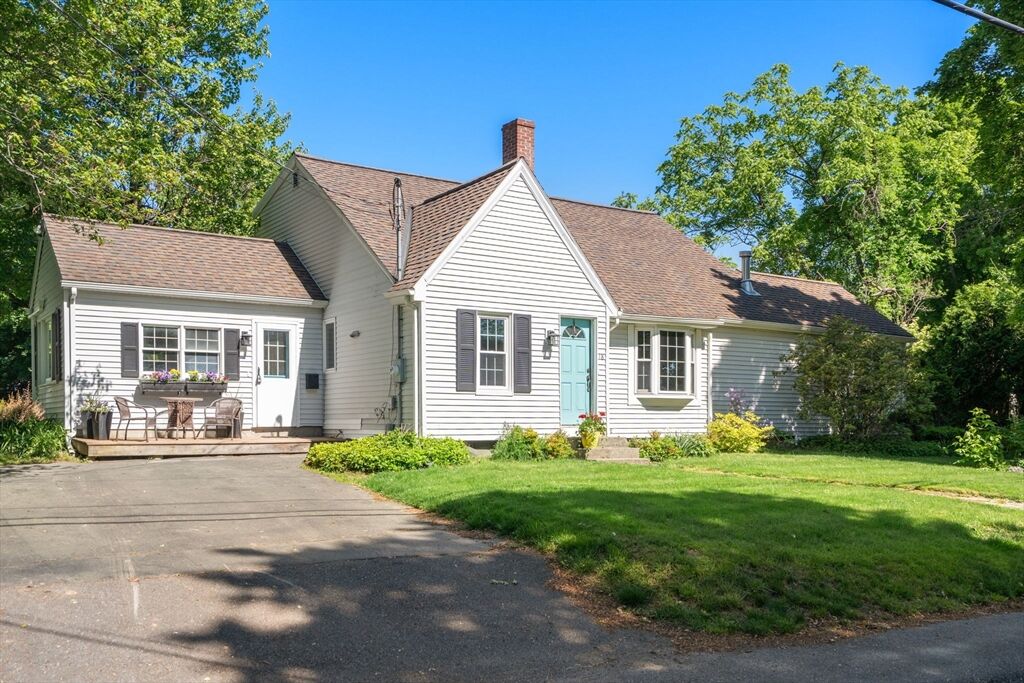 Property Photo:  18 Lake St  MA 01545 