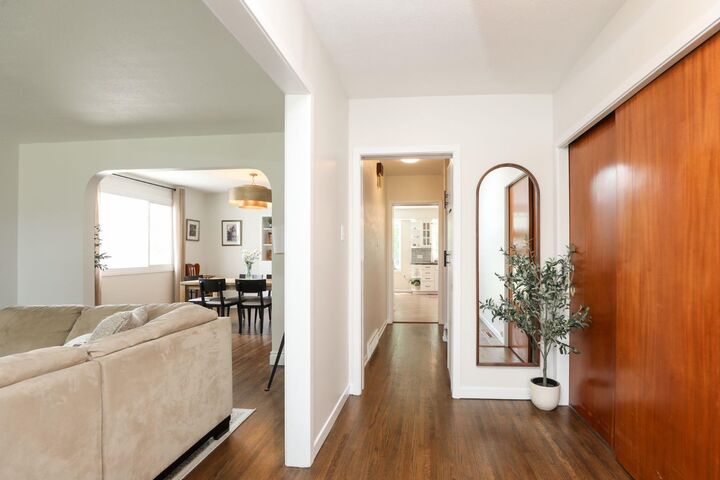 Property Photo:  2210 9 Avenue S  AB T1J 1X3 