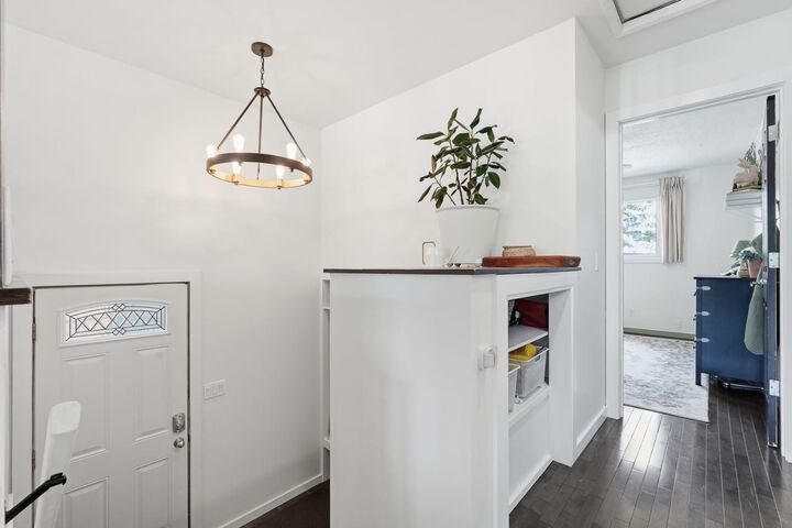 Property Photo:  4804 19 Avenue NW  AB T3B 0S7 