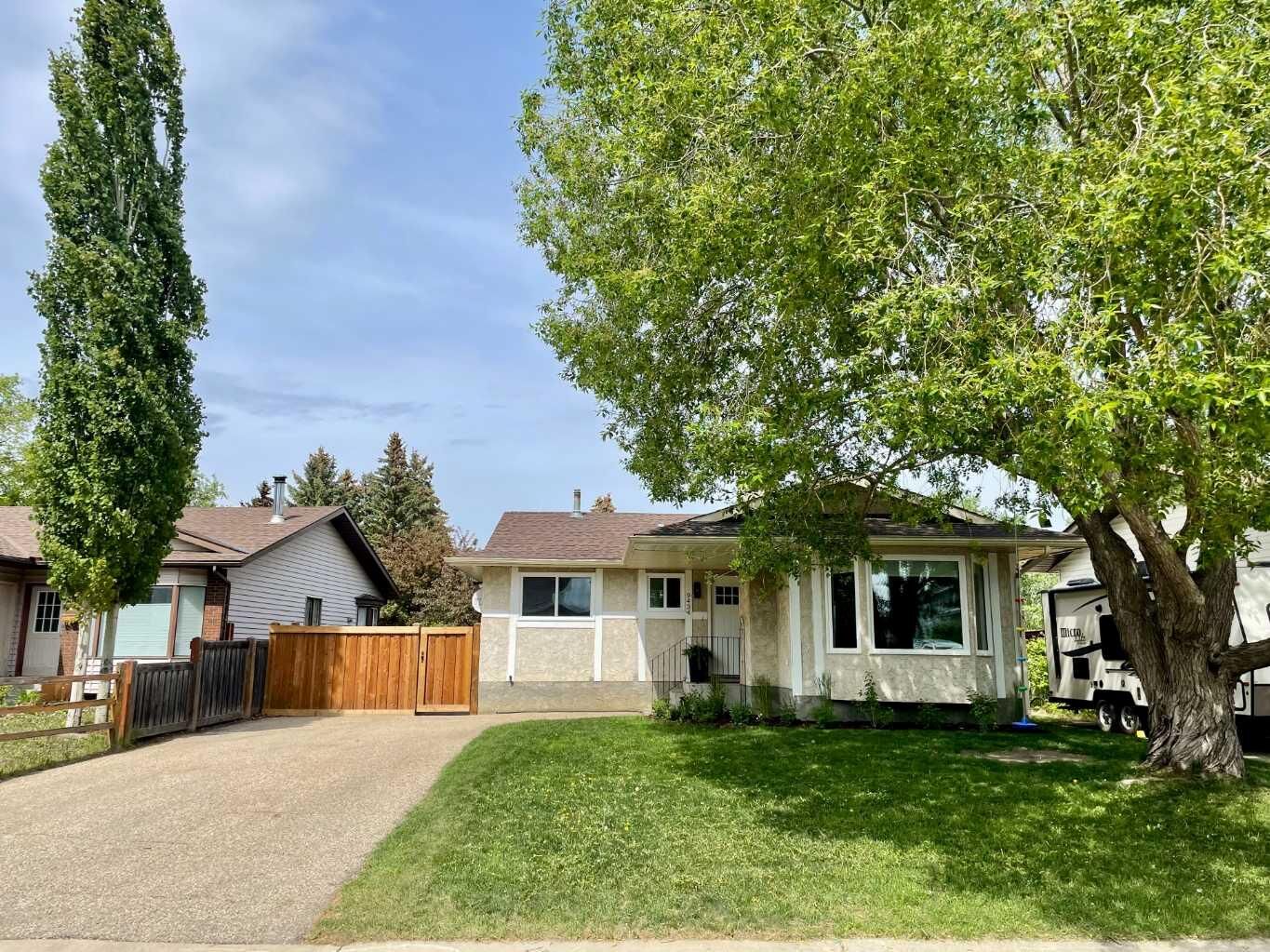 Property Photo:  9434 64 Avenue  AB T8W 1B5 