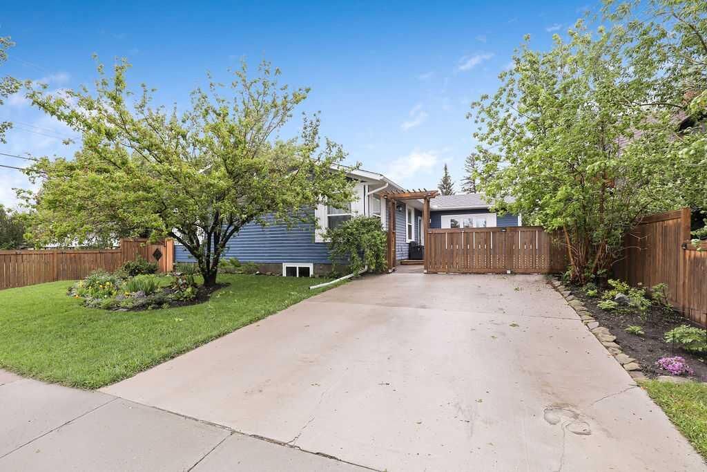 Property Photo: 723 5 Avenue SW AB T1V 1B9