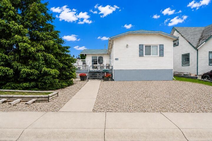 Property Photo:  217 4 Street NW  AB T0J 2P0 
