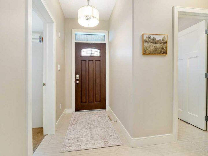 Property Photo:  1305 7 Street N  AB T1H 1Y8 