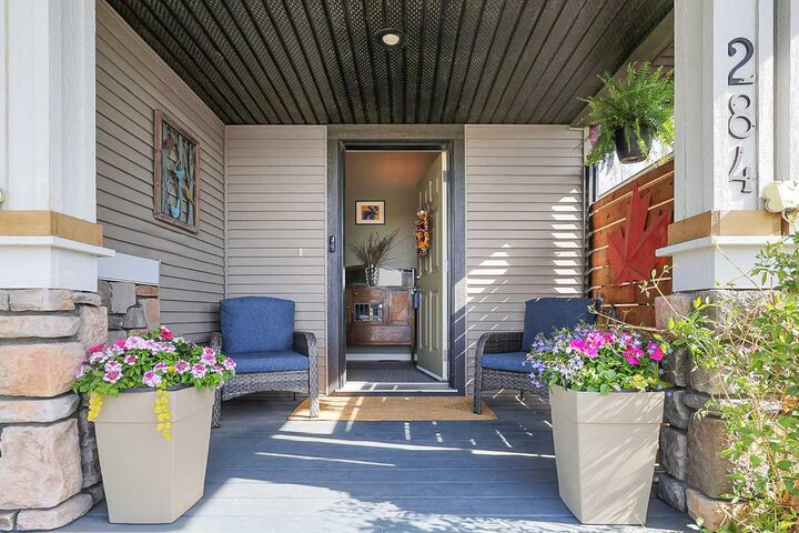 Property Photo: 284 Vanson Close AB T4R 0G6