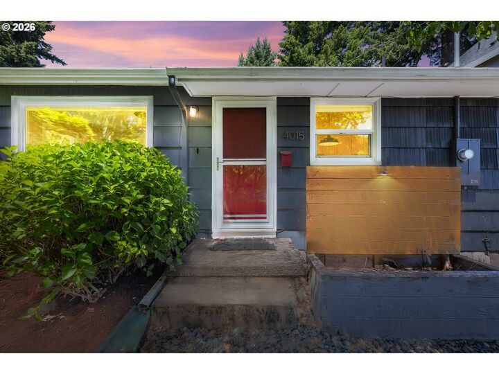 Property Photo:  4015 SE Lexington St  OR 97202 