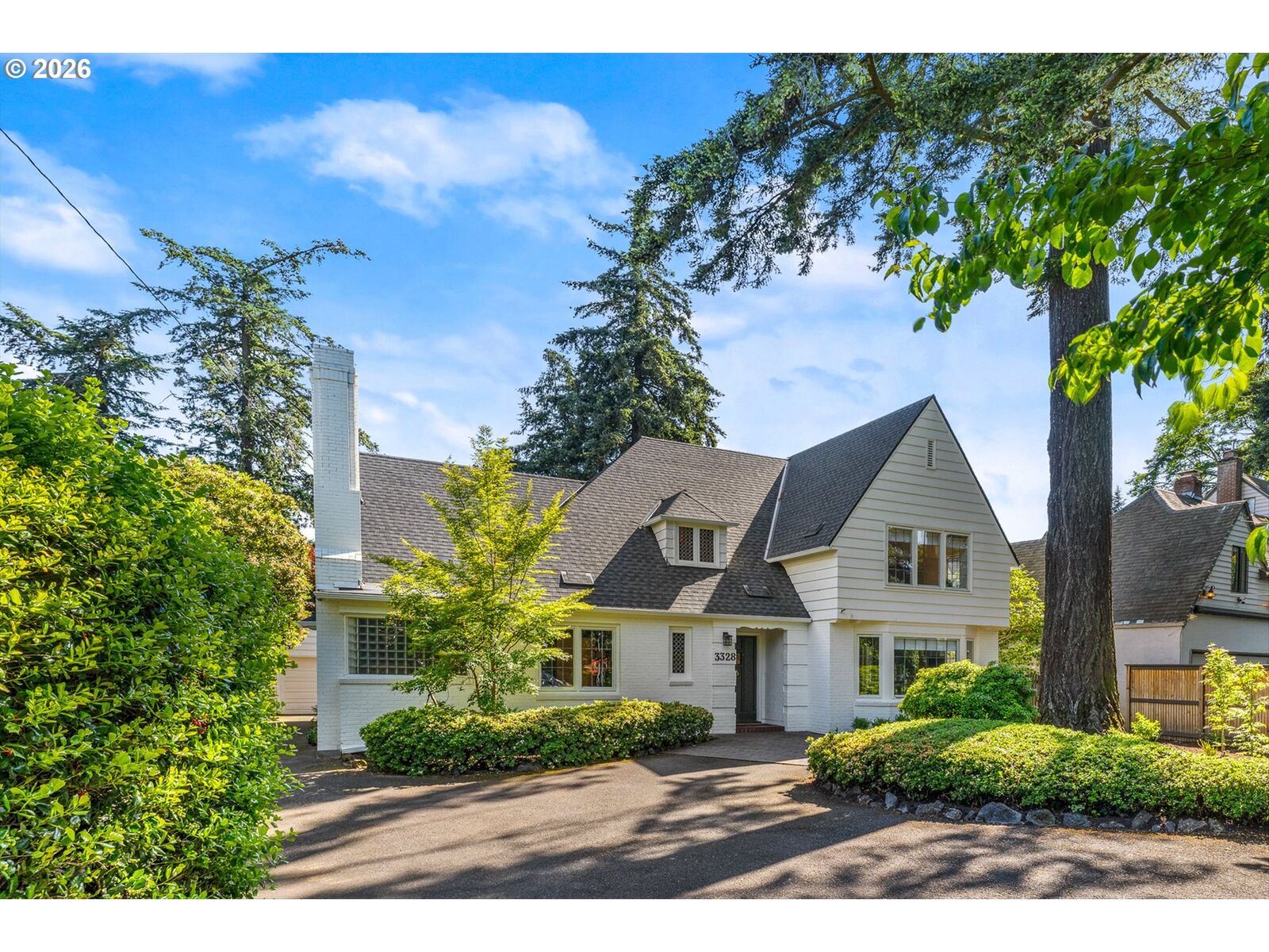 Property Photo: 3328 SE Crystal Springs Blvd OR 97202