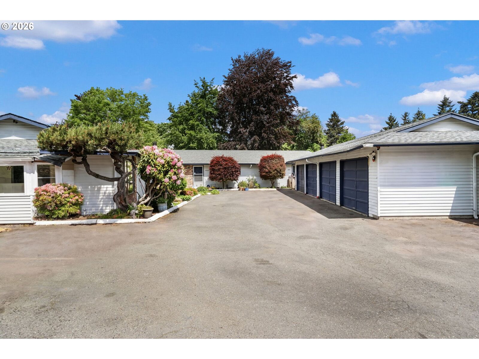Property Photo:  18321 NE Wasco St  OR 97230 