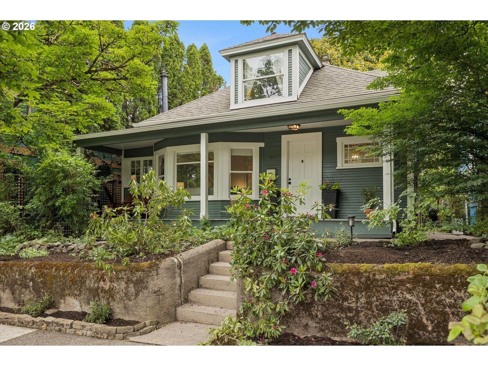 Property Photo:  3218 S Water Ave  OR 97239 