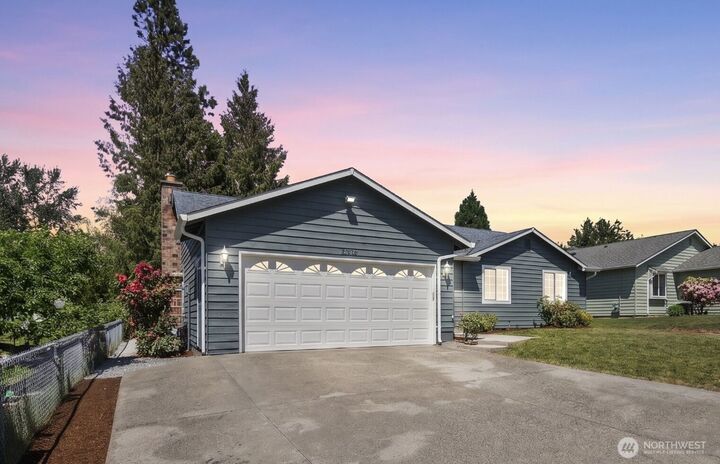 Property Photo:  19750 SE 263rd Place  WA 98042 