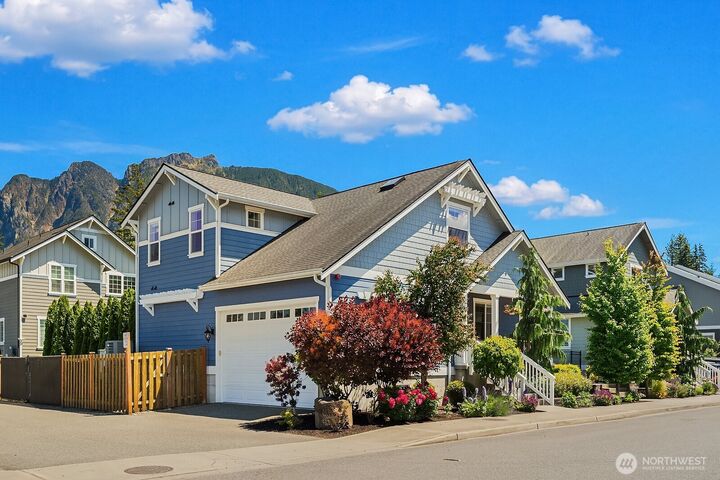 Property Photo:  226 E 2nd Street  WA 98045 