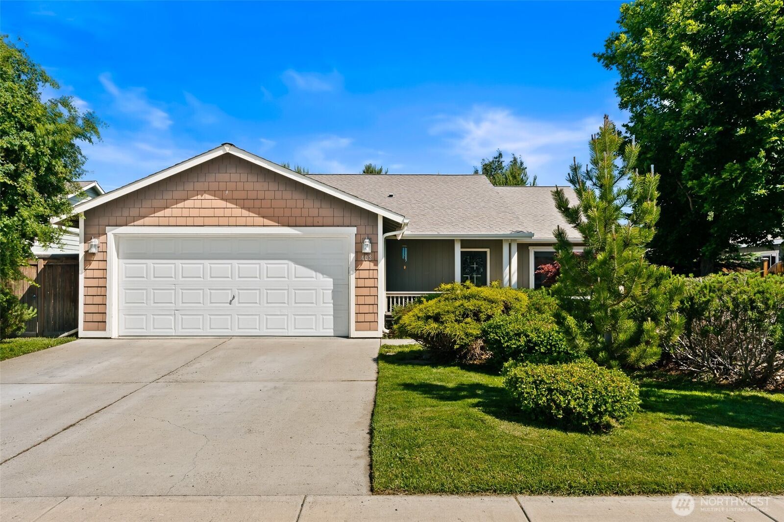 Property Photo:  403 E Kristen Avenue  WA 98926 