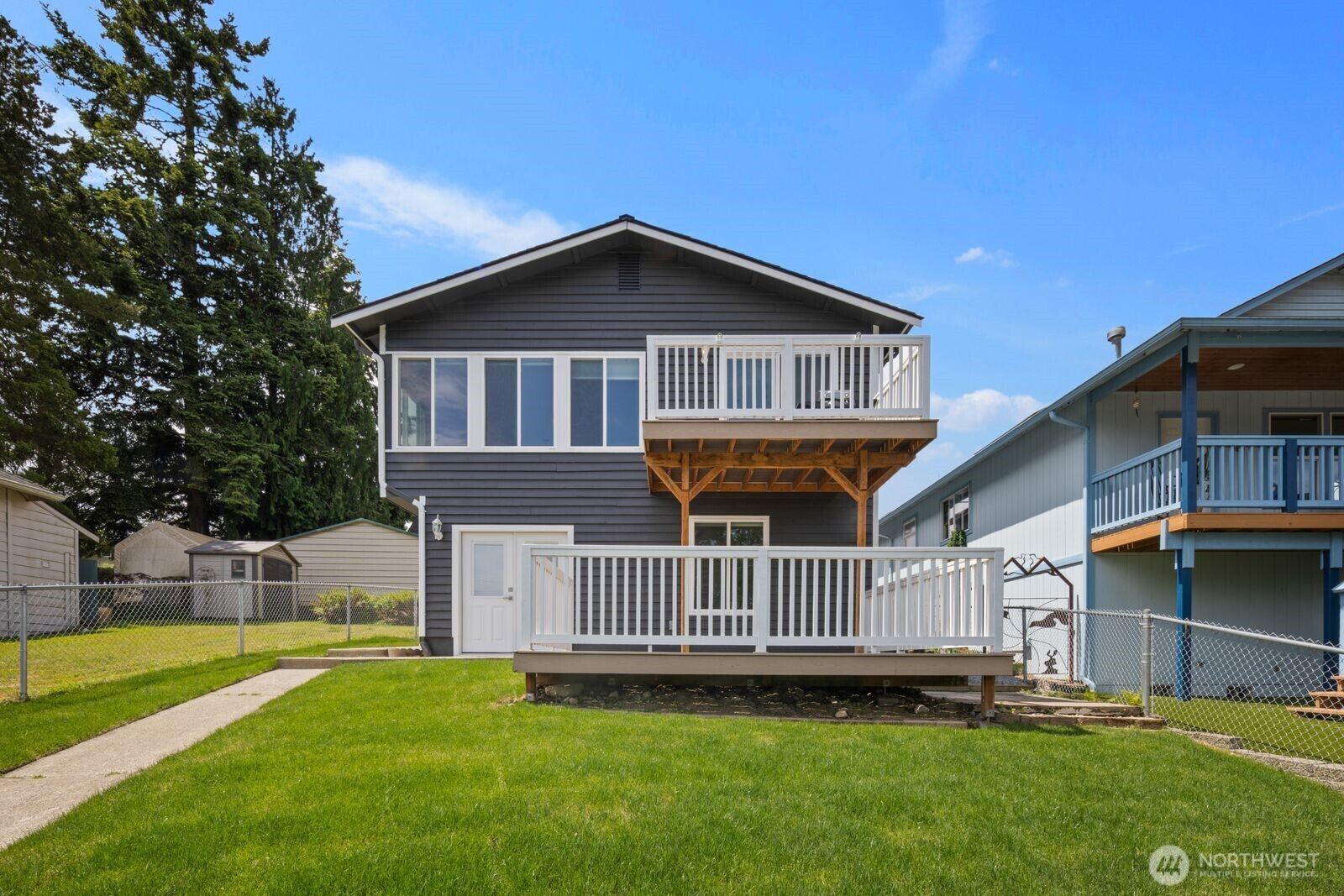 Property Photo:  2126 E Grand Avenue  WA 98201 