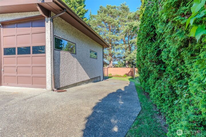 Property Photo:  410  Sierra Vista Place  WA 98226 