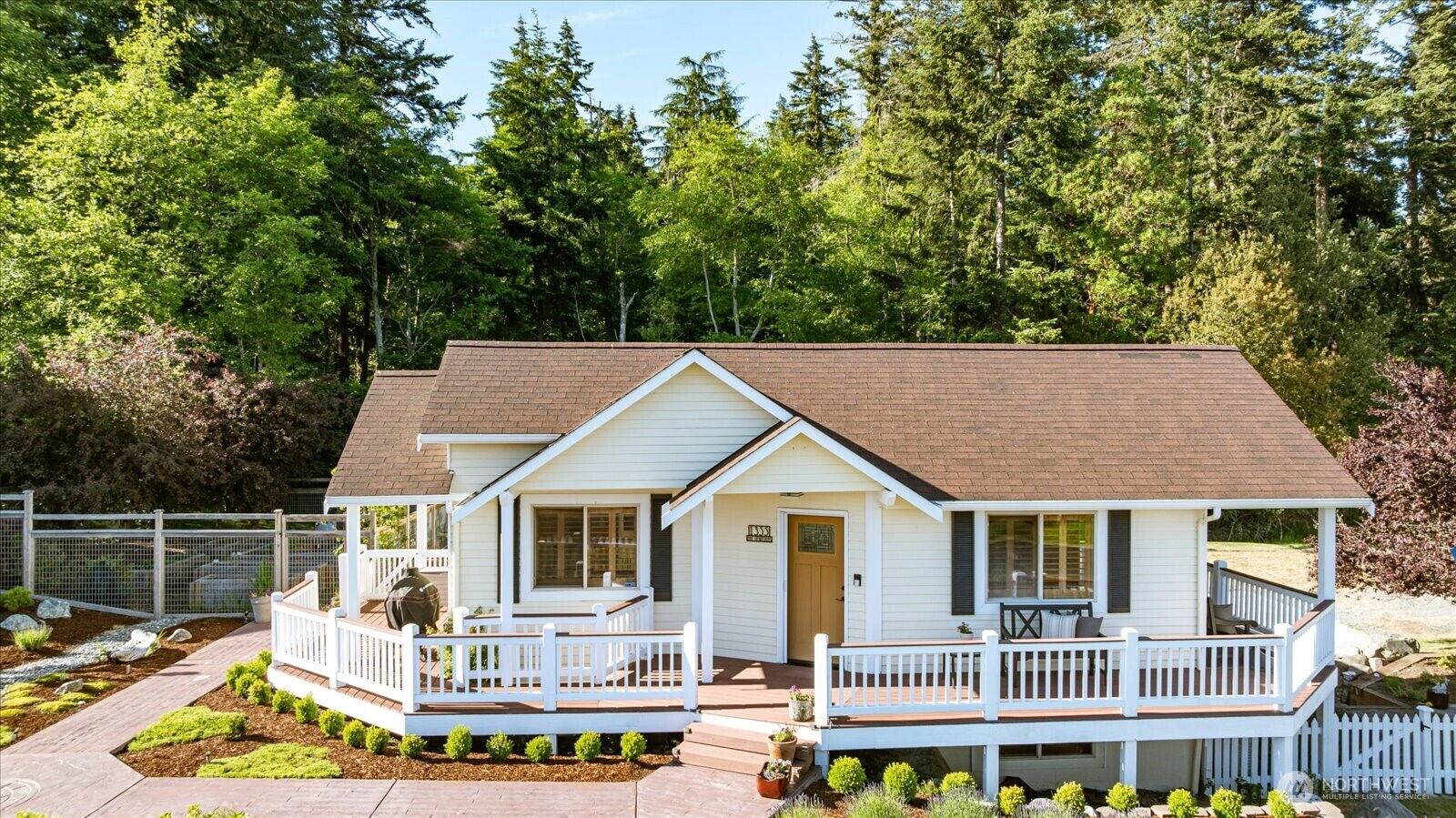 Property Photo: 1355 Sealawn Boulevard WA 98249