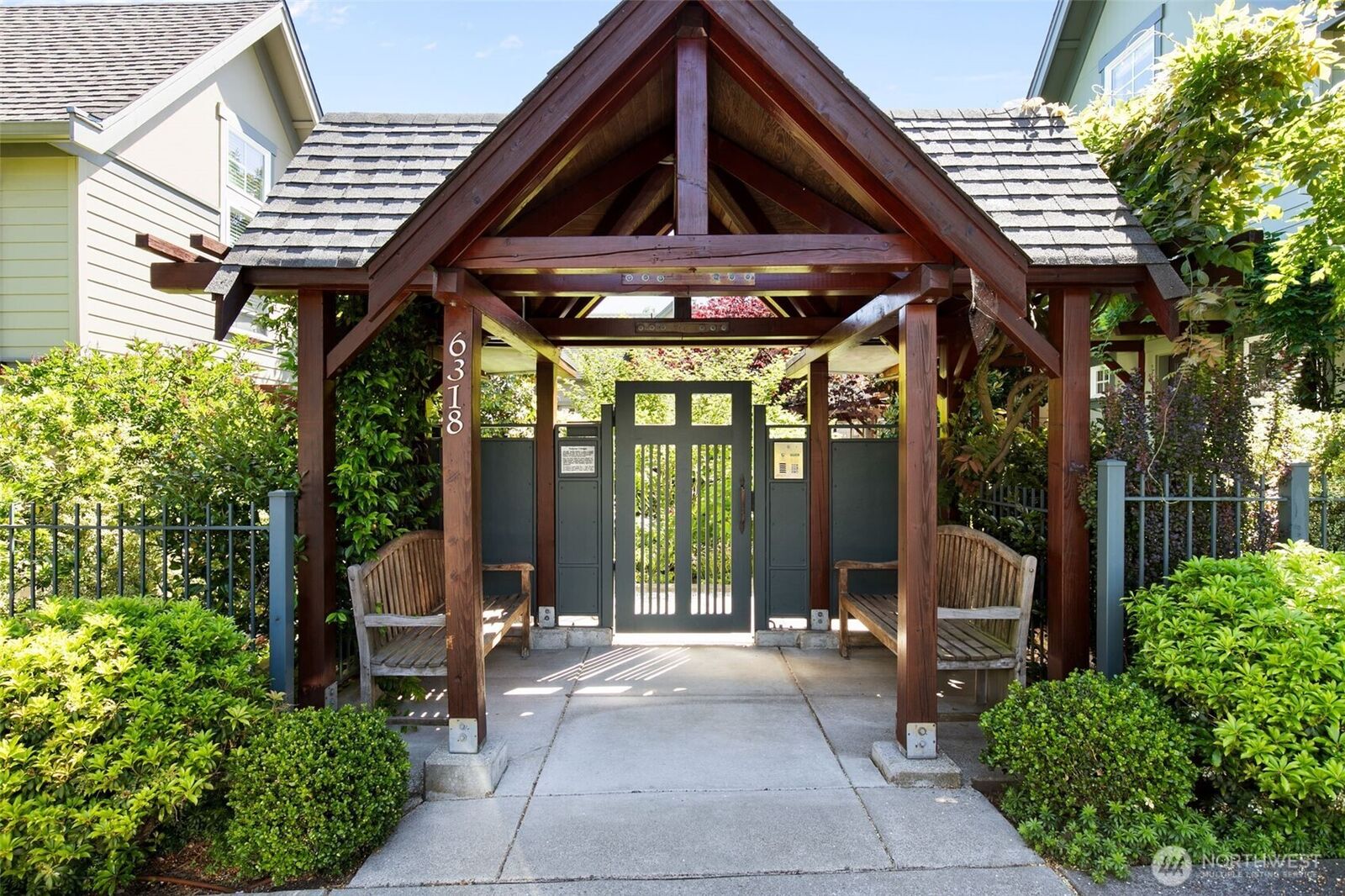 Property Photo: 6318 5th Avenue NE C WA 98115