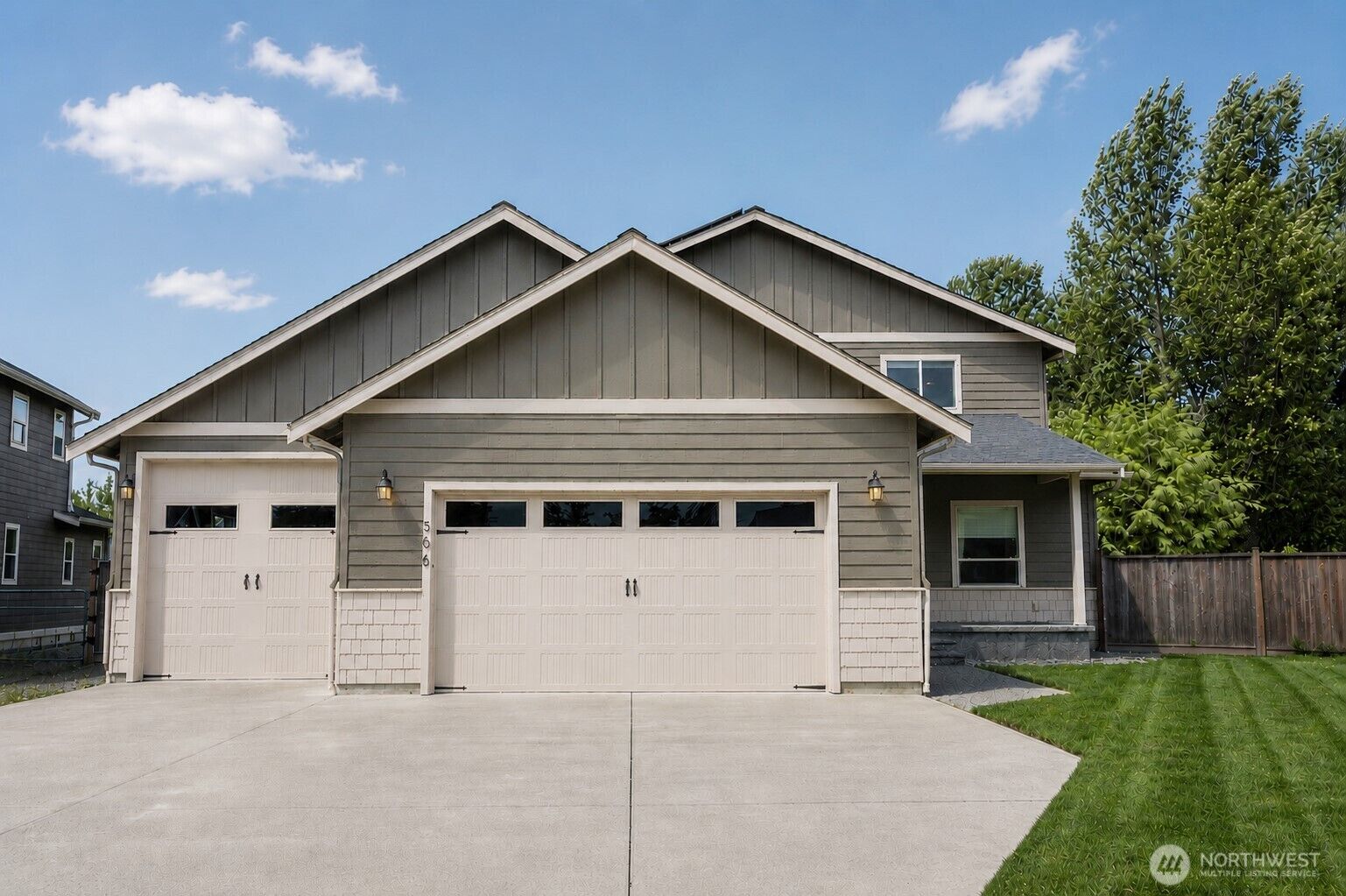 Property Photo:  506  Amareen Court  WA 98276 