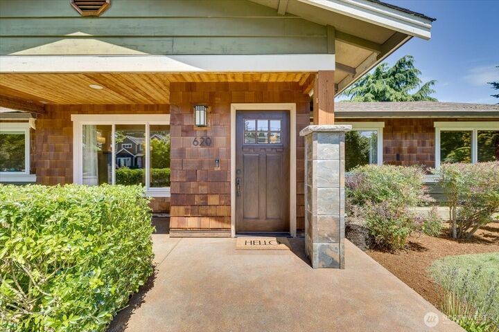 Property Photo:  620  10th Avenue  WA 98033 